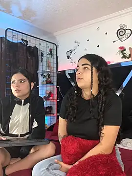 1lovelygirls live sex cam