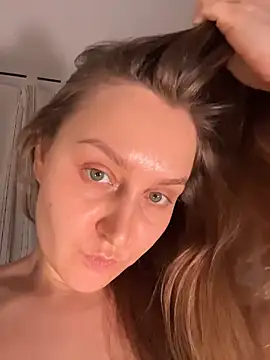 AlinaCum live sex cam