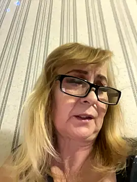 Irina2909@xh live sex cam