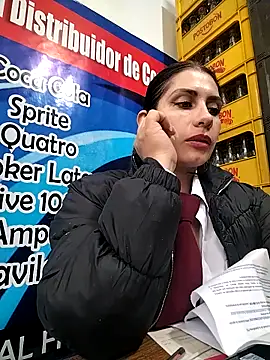 Alysson-- live sex cam