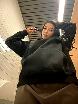 Tisha_Busty live sex cam