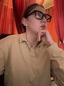 ChloesTem's Stripchat show and profile