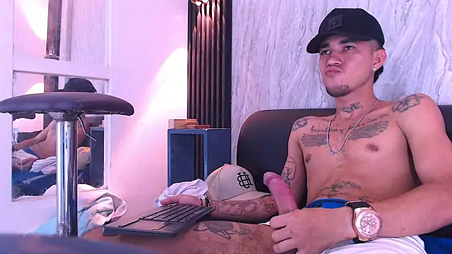 tattoos22 live sex cam