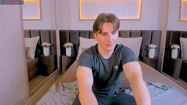 MarkYeti live sex cam