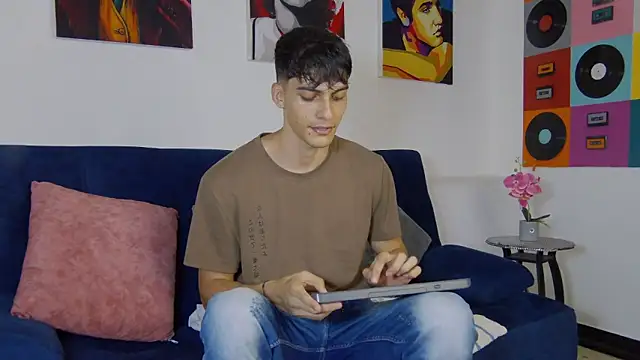 AlessioVitale live sex cam