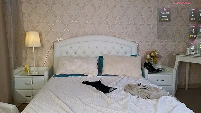 Kaia_Sunshine_Mia's Stripchat show and profile