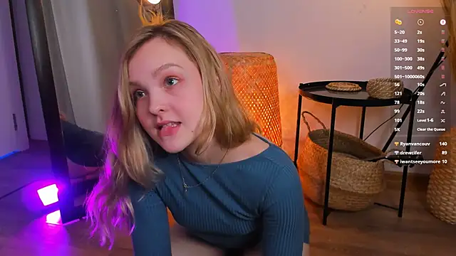 stay_with_alice's Stripchat show and profile