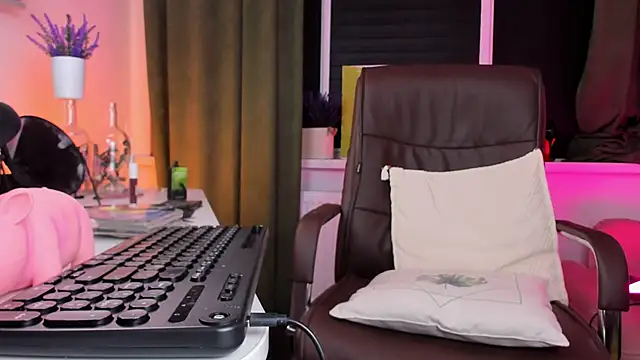 LolaLemona live sex cam