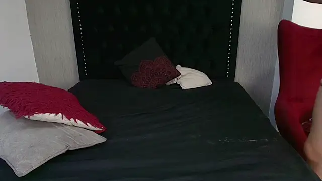 Luna_Lov_Titan live sex cam