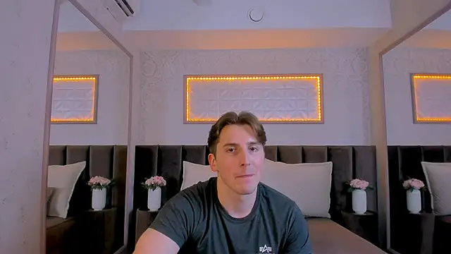 MarkYeti live sex cam