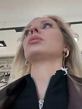 VikaBunny1 live sex cam