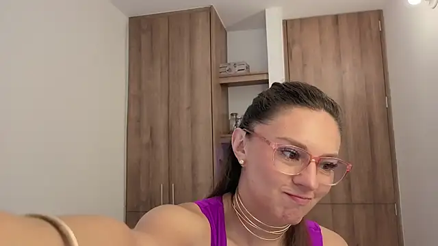 Monica-Bello live sex cam