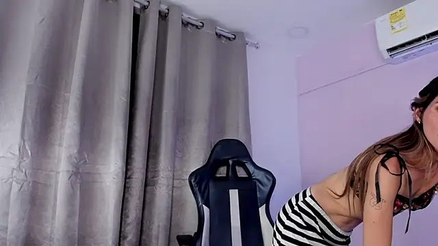 Gold_Esmeralda live sex cam