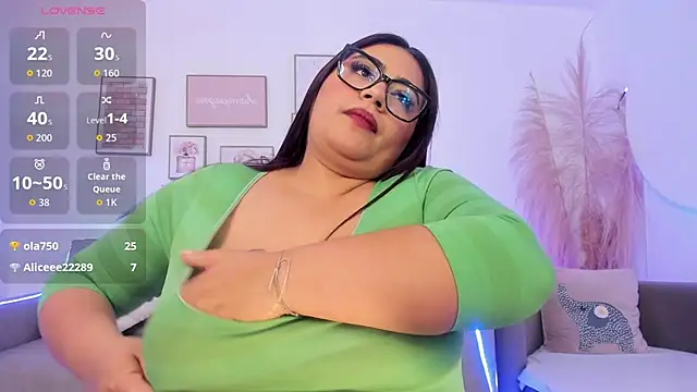 silvia_lane's Stripchat show and profile