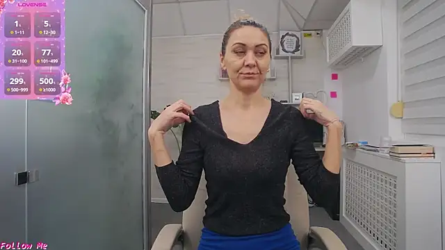 EllaMilf_ live sex cam