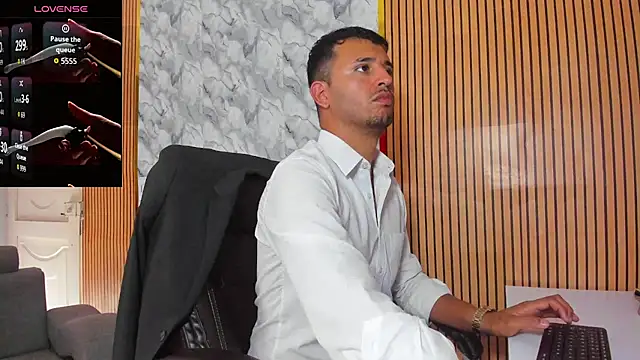 Hideintheoffice live sex cam