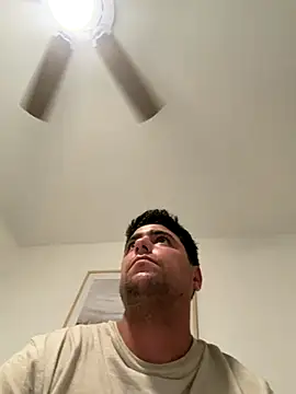 elwhite1996 live sex cam