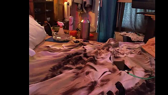 Pussyeat2please live sex cam