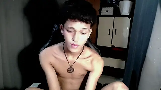 hugekenbigcock live sex cam