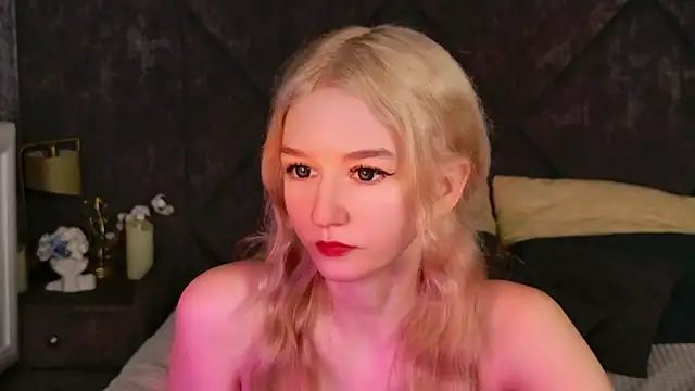 NaomiLoys live sex cam