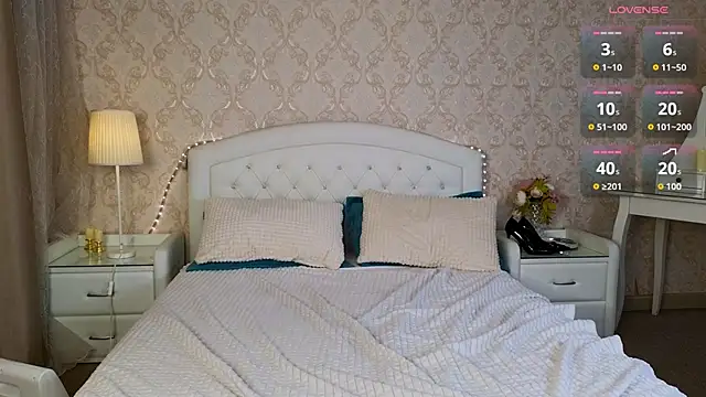 Kaia_Sunshine_Mia's Stripchat show and profile