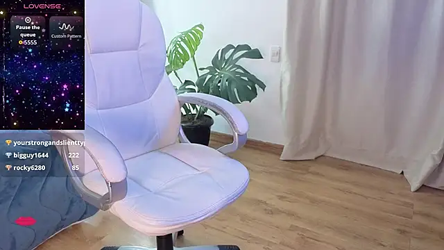 petite_molly_'s Stripchat show and profile