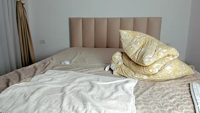 Saradiamond1 live sex cam