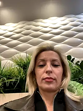 VikaBunny1 live sex cam