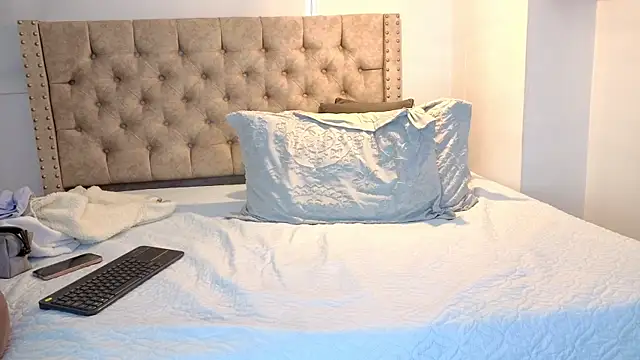 KeryHillson live sex cam