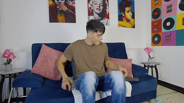 AlessioVitale live sex cam