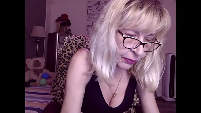 HornyMilf_555 live sex cam