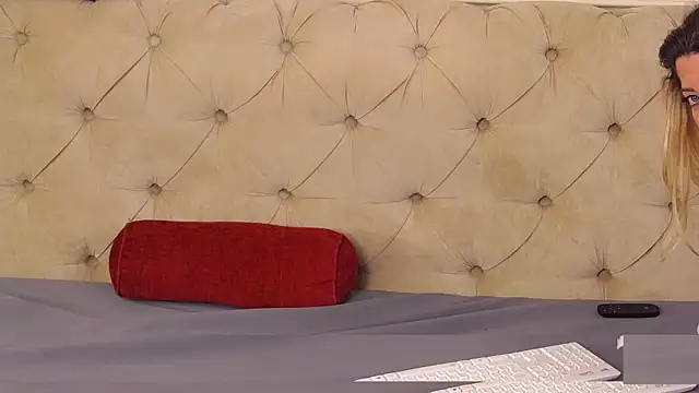 SarahLynz live sex cam