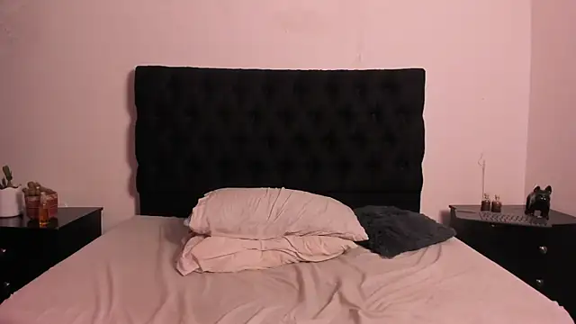 Lucio__Fox live sex cam