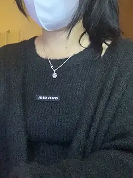 Hanni_22 live sex cam