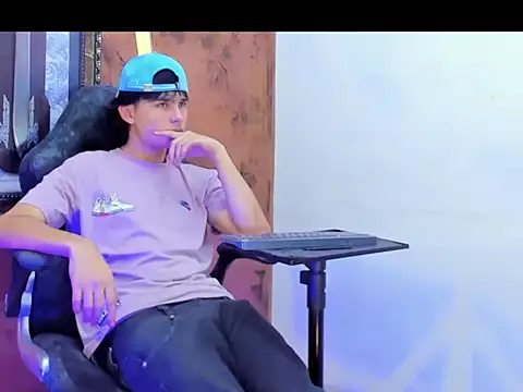 tom_hot20 live sex cam