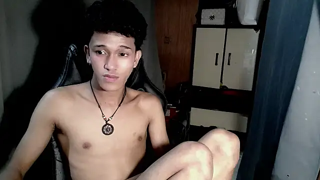 hugekenbigcock live sex cam