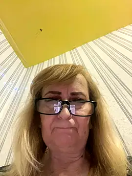 Irina2909@xh live sex cam