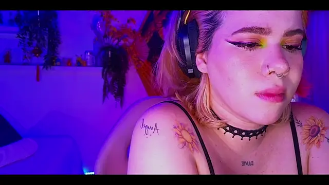 albaismynameX live sex cam