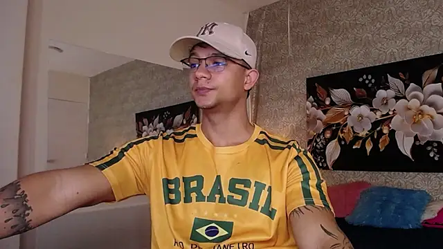 mike_wills3 live sex cam