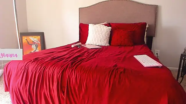 yiauana live sex cam