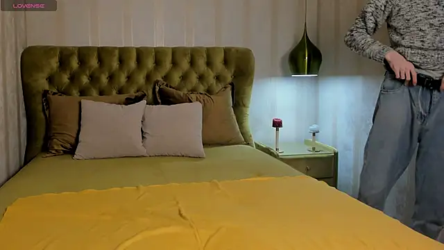 JonnahHell live sex cam