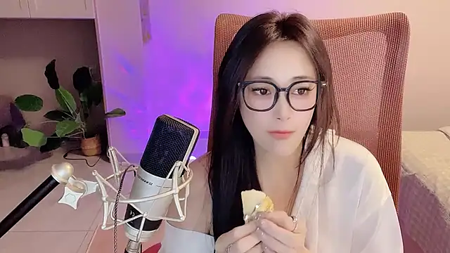 Daisy-77 live sex cam