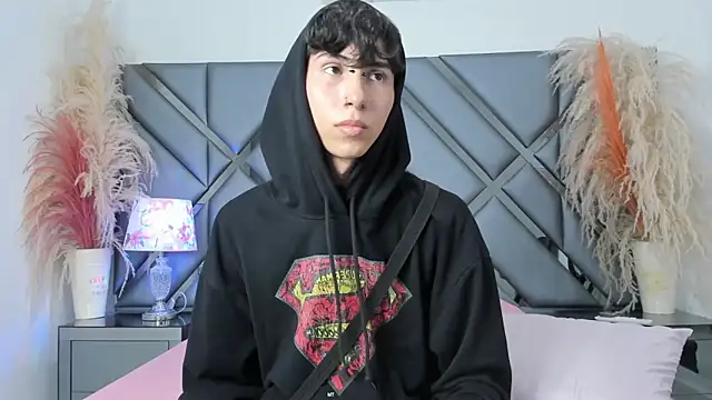 Milan_LewisS live sex cam