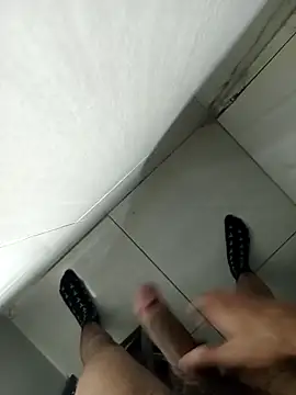 UNCLEZESTYY live sex cam