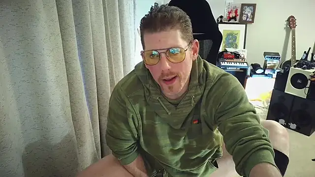 God_Of_ThundeRR live sex cam