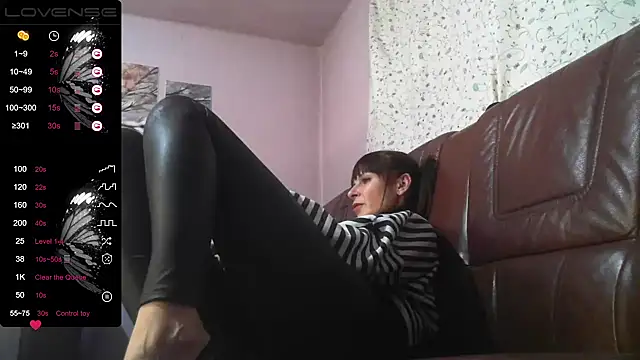 LiLR3beca's Stripchat show and profile