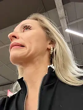 VikaBunny1 live sex cam