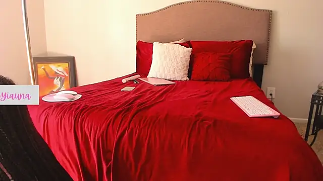 yiauana live sex cam