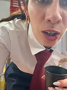 Alysson-- live sex cam