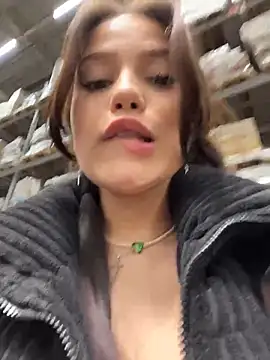 Kissy_Moon live sex cam